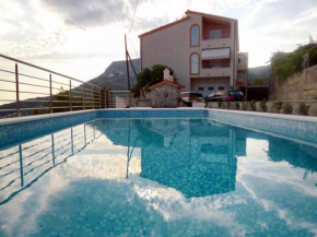 Family friendly apartments with a swimming pool Klis, Split - 17986